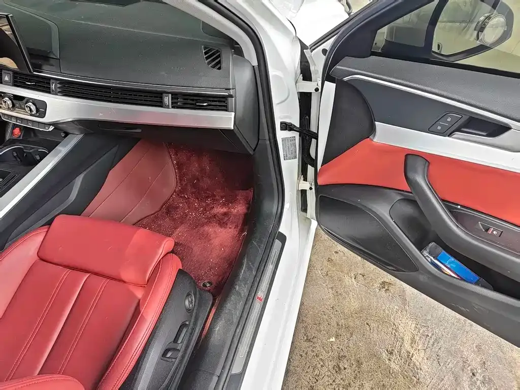 Audi A4L 2021 из CN, фото 3