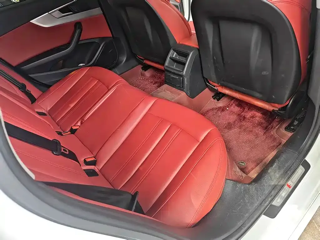 Audi A4L 2021 из CN, фото 5