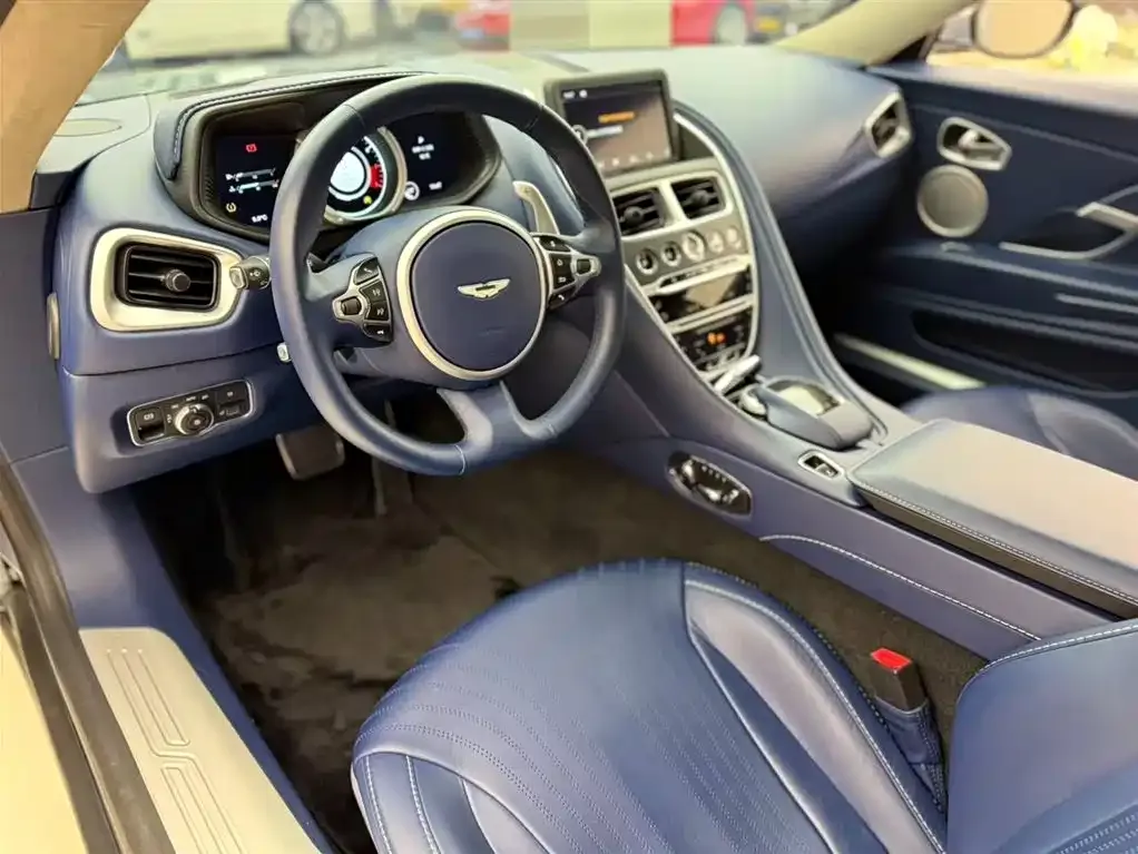 Aston Martin DB11 2021 из CN, фото 7