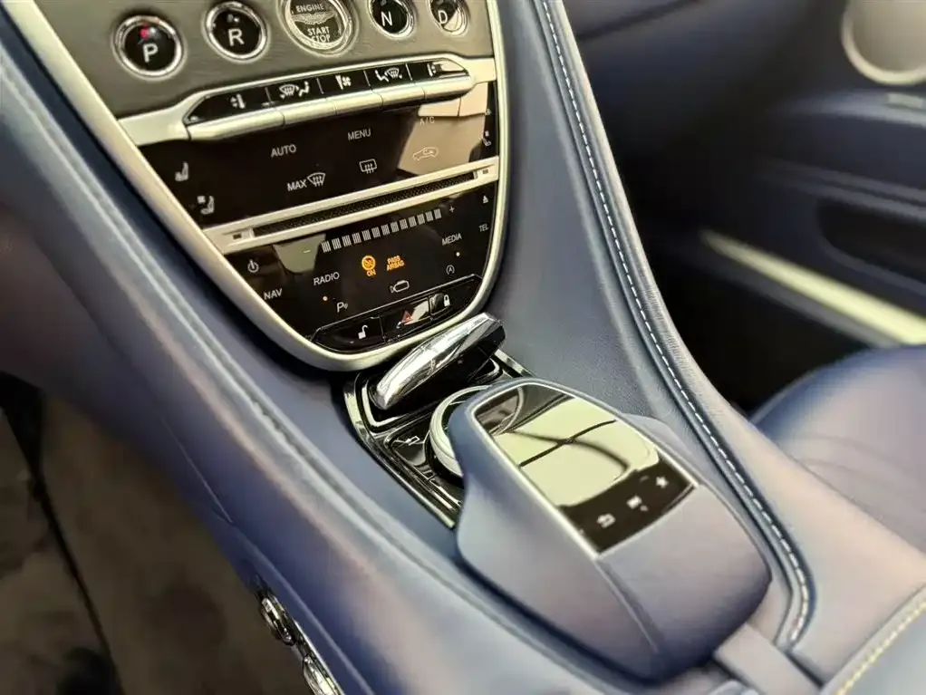 Aston Martin DB11 2021 из CN, фото 6