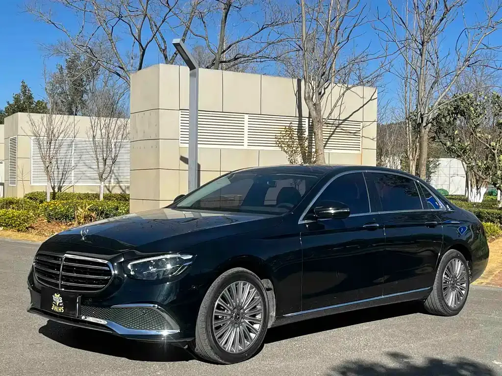 Mercedes-Benz E-Class — фото 1