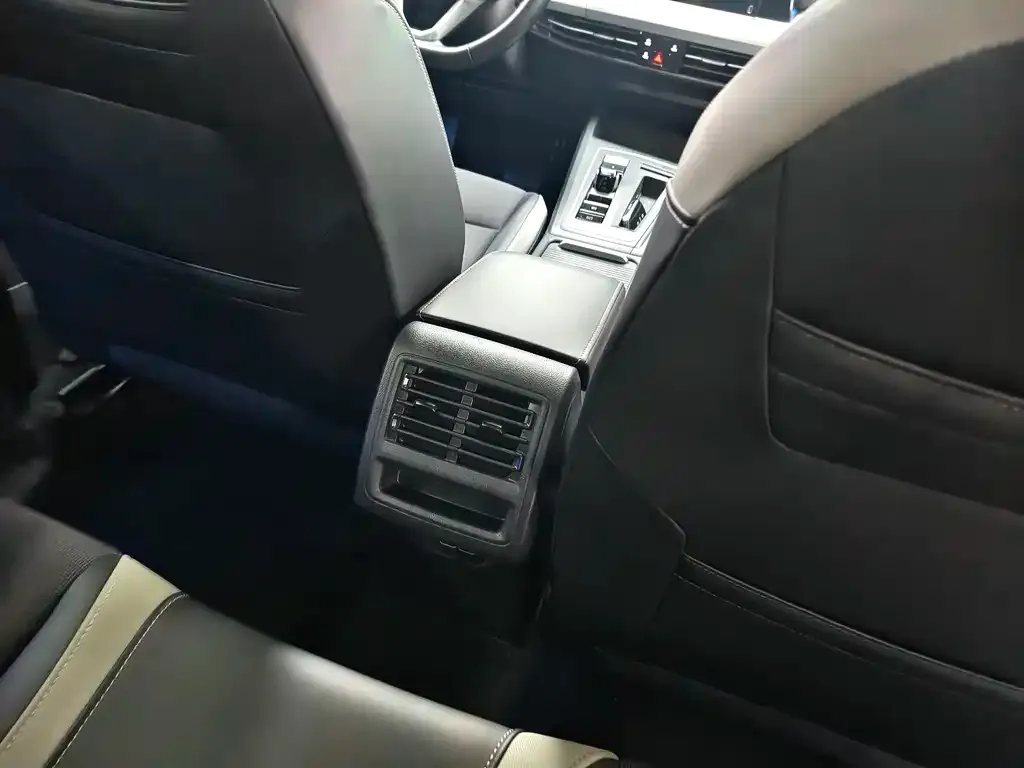 Volkswagen Golf 2021 из CN, фото 2