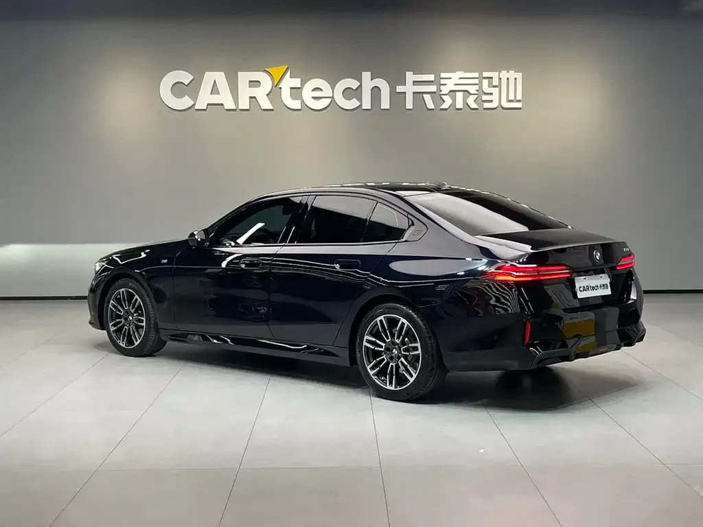 BMW 5 Series (Import) 2024 из CN, фото 2