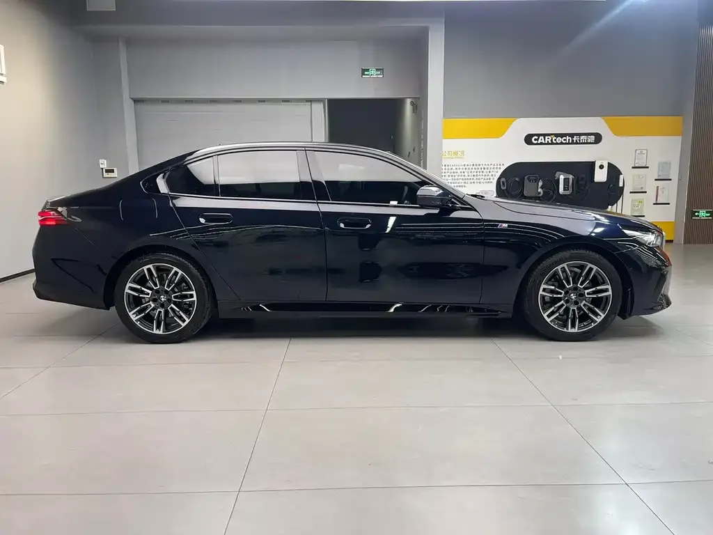 BMW 5 Series (Import) 2024 из CN, фото 8