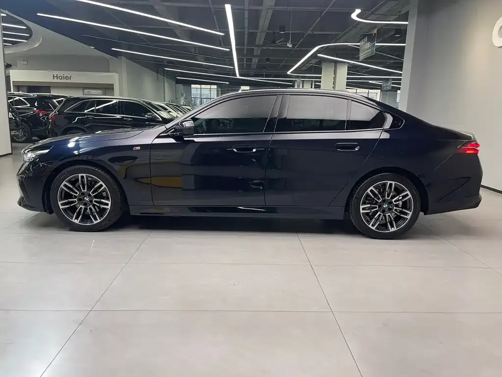 BMW 5 Series (Import) 2024 из CN, фото 9