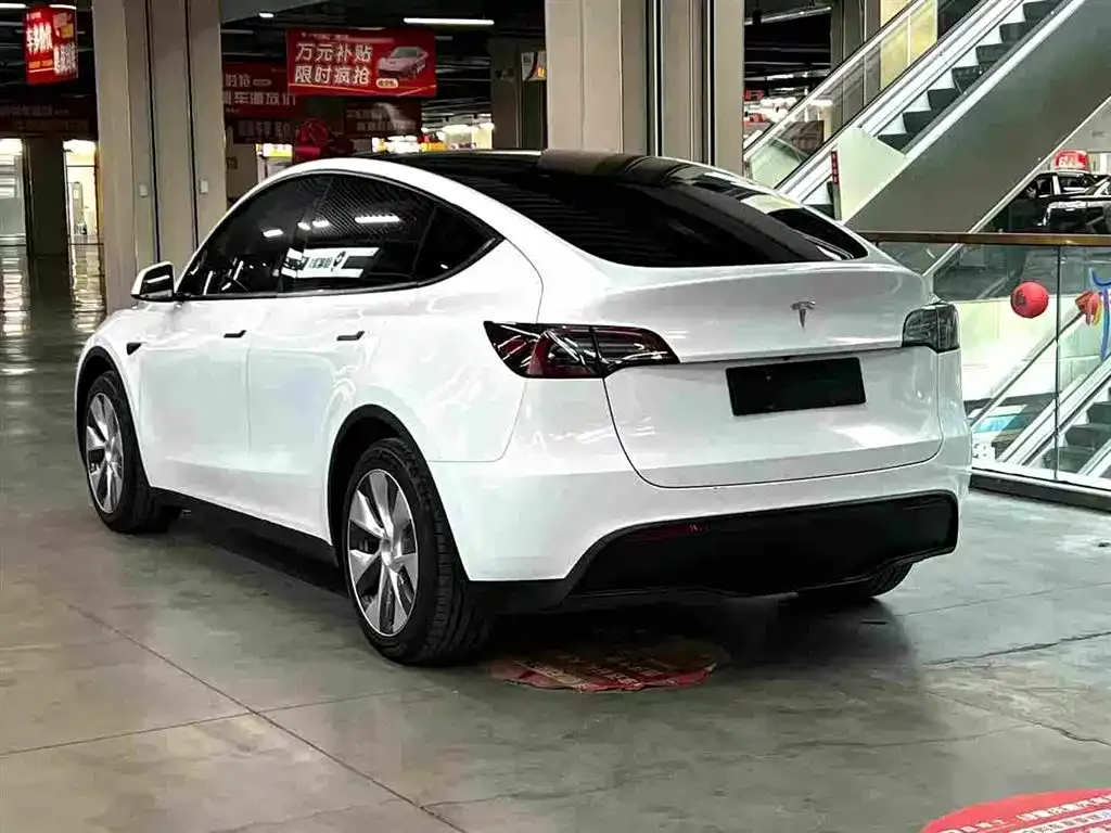Tesla Model Y — фото 5