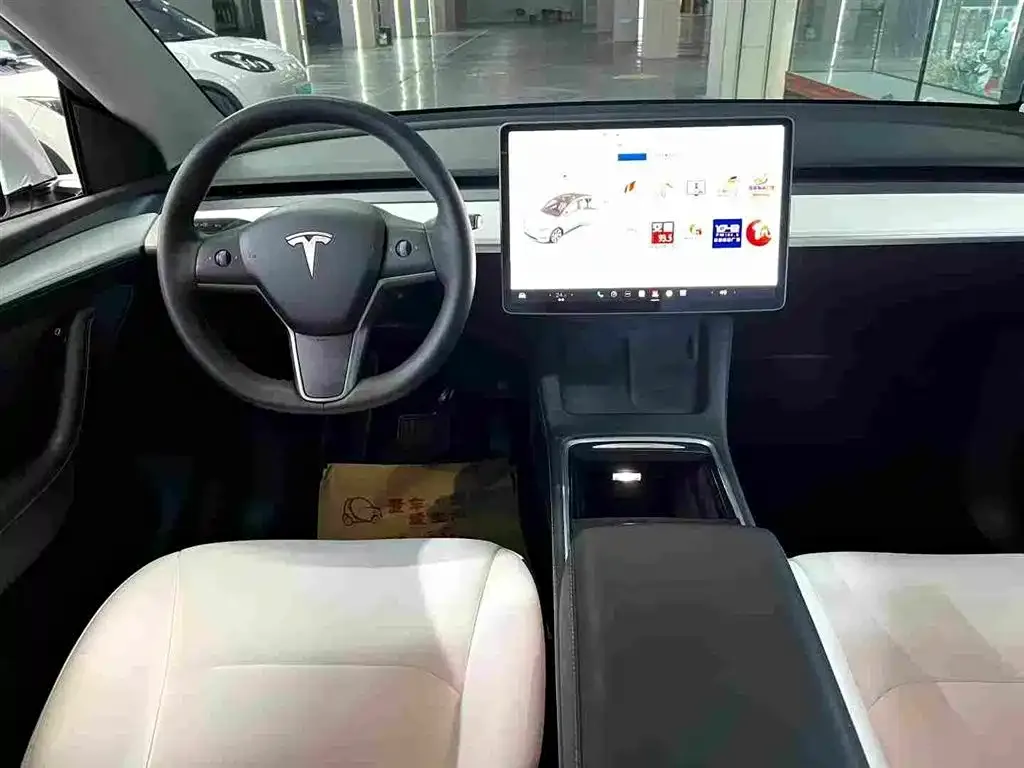 Tesla Model Y — фото 2