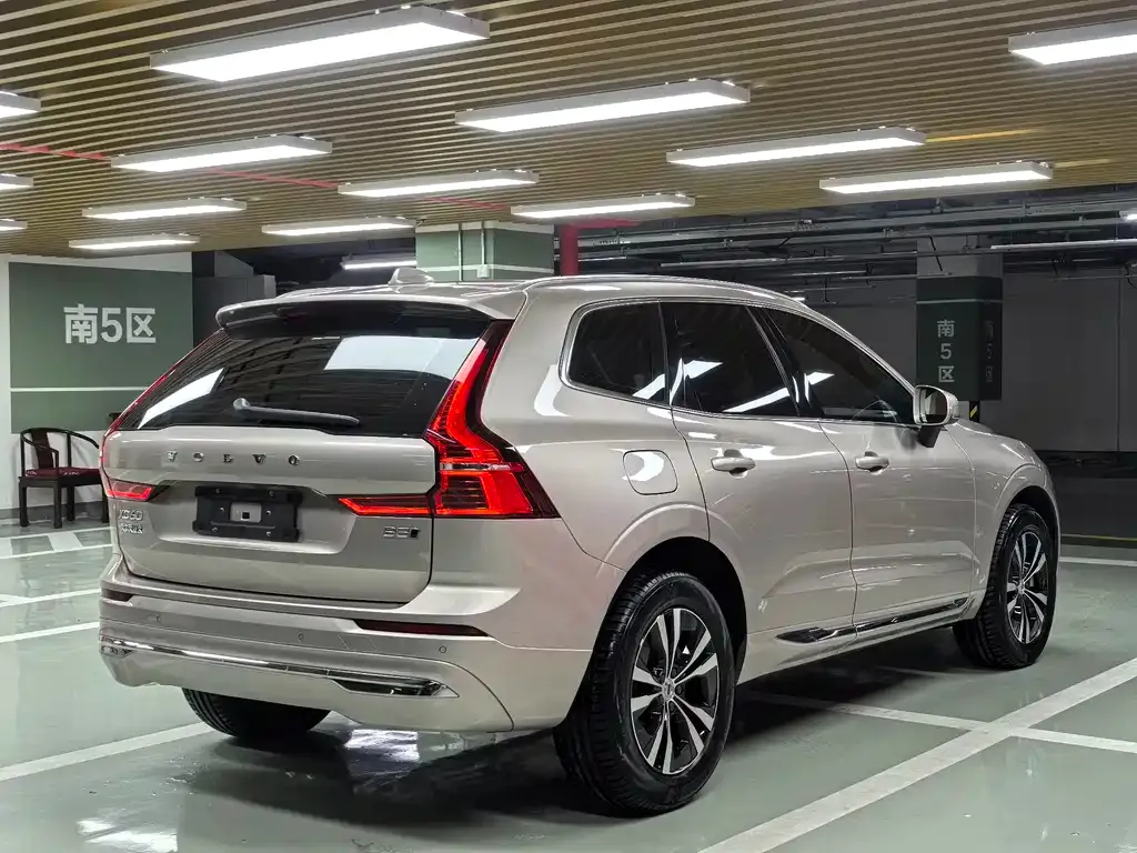 Volvo XC60 — фото 6