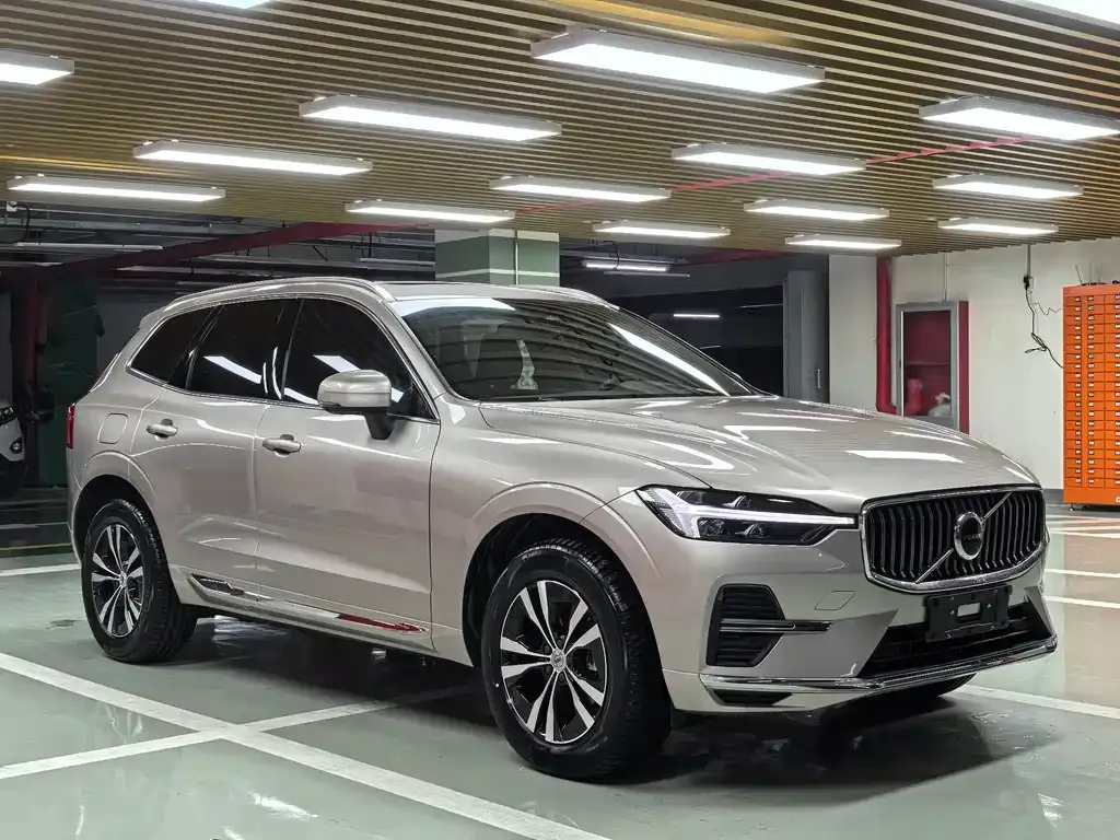 Volvo XC60 — фото 8