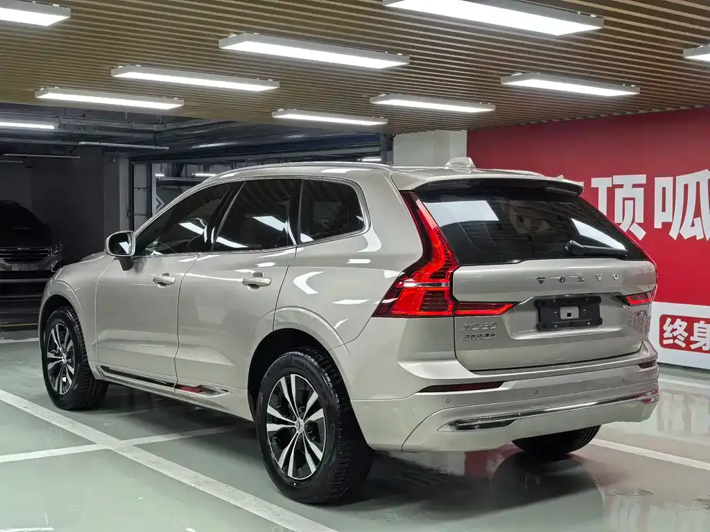 Volvo XC60 — фото 2