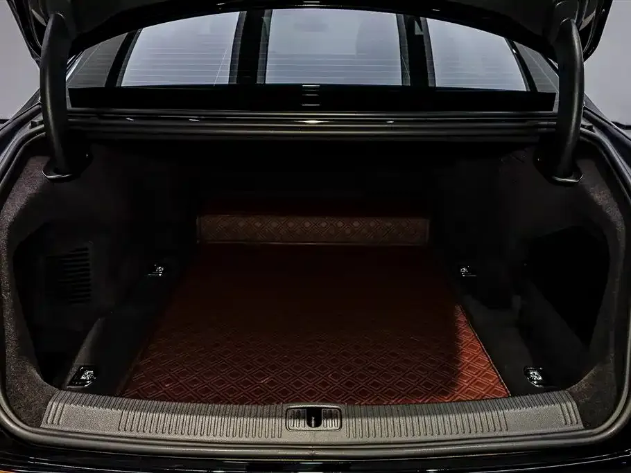 Audi A8 2024 из CN, фото 9