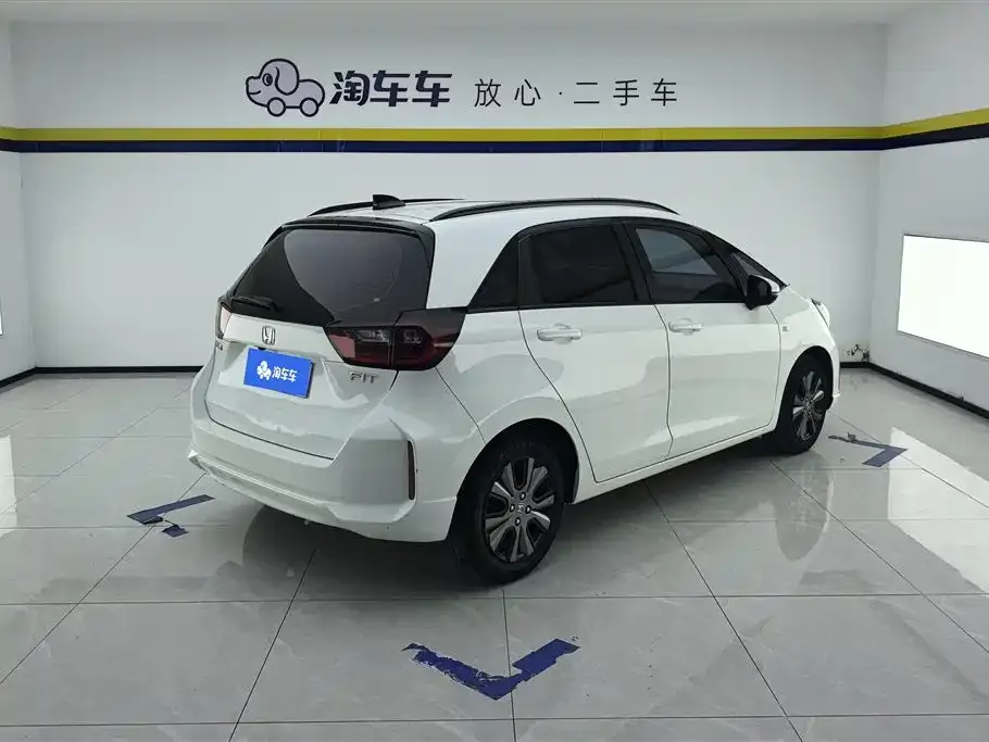 Honda Fit — фото 5
