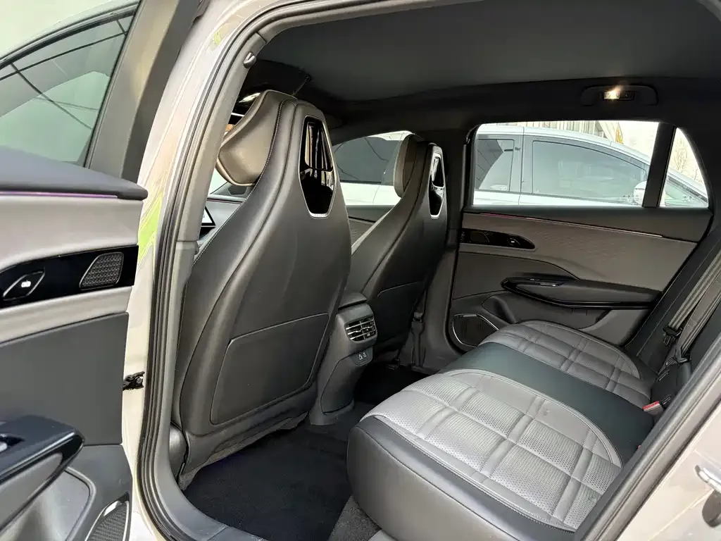 Hongqi EH7 2024 из CN, фото 8