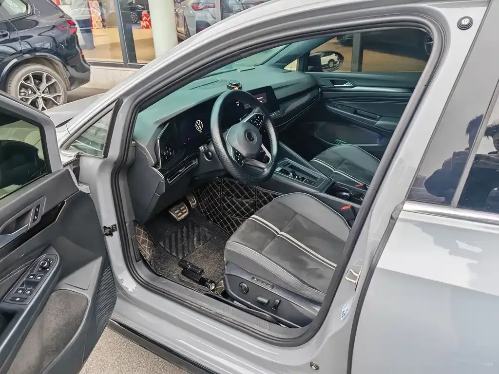 Volkswagen Golf 2021 из CN, фото 2