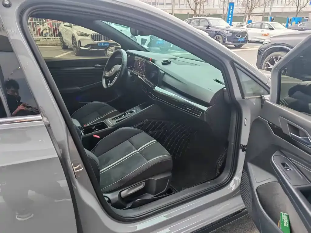 Volkswagen Golf 2021 из CN, фото 10