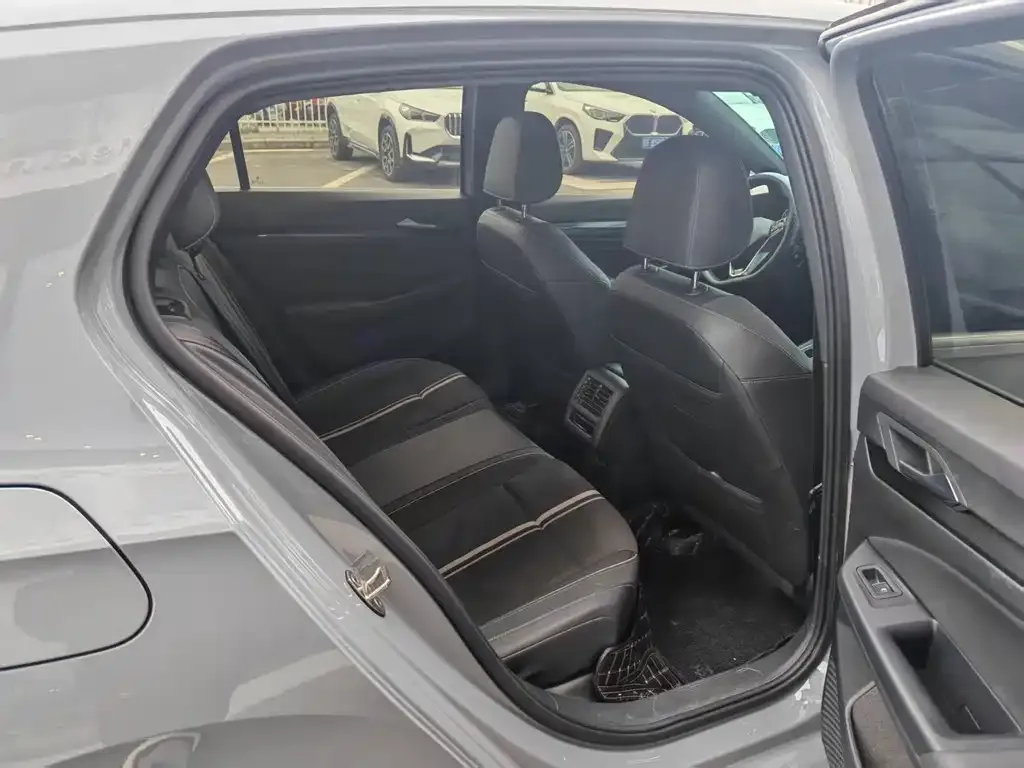 Volkswagen Golf 2021 из CN, фото 3