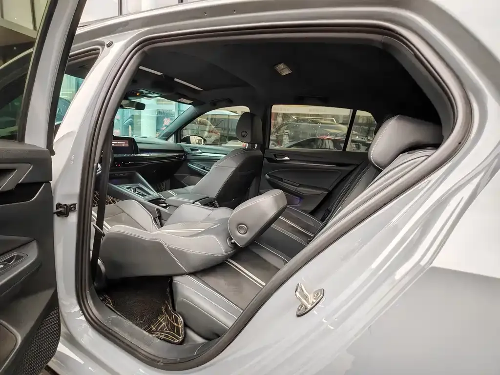 Volkswagen Golf 2021 из CN, фото 4