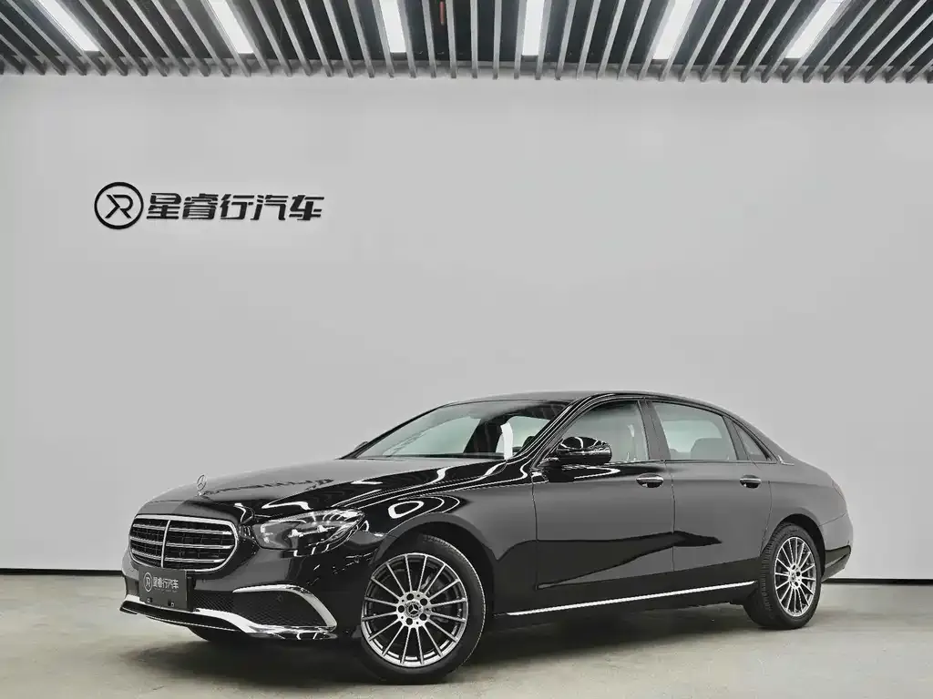 Mercedes-Benz E-Class — фото 1
