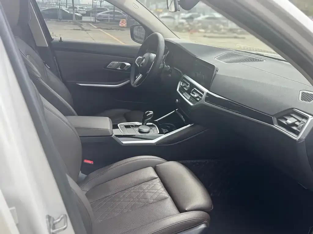 BMW 3 Series 2022 из CN, фото 6