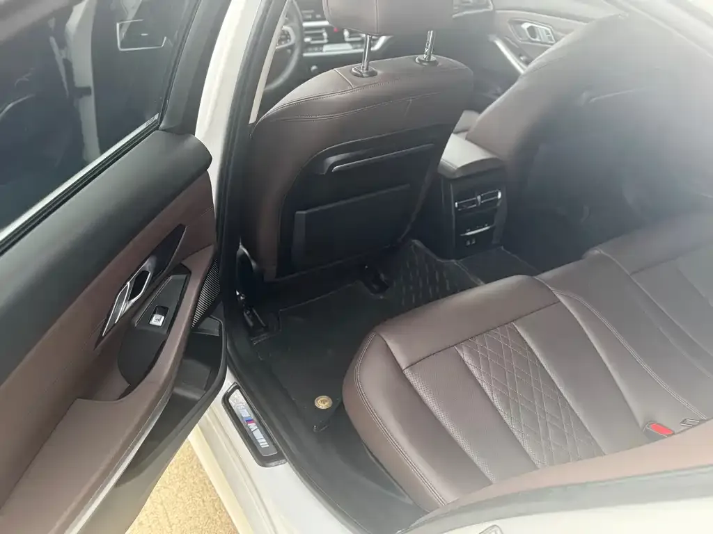 BMW 3 Series 2022 из CN, фото 9