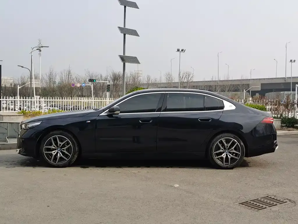 BMW i5 2025 из CN, фото 5