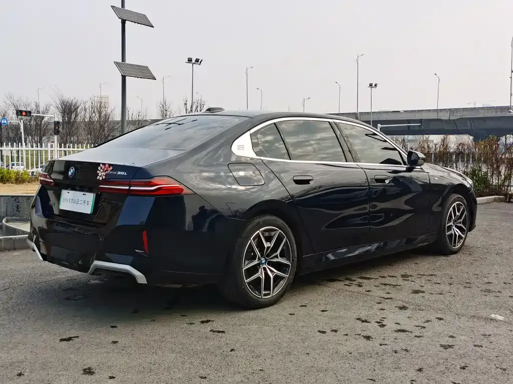 BMW i5 2025 из CN, фото 2