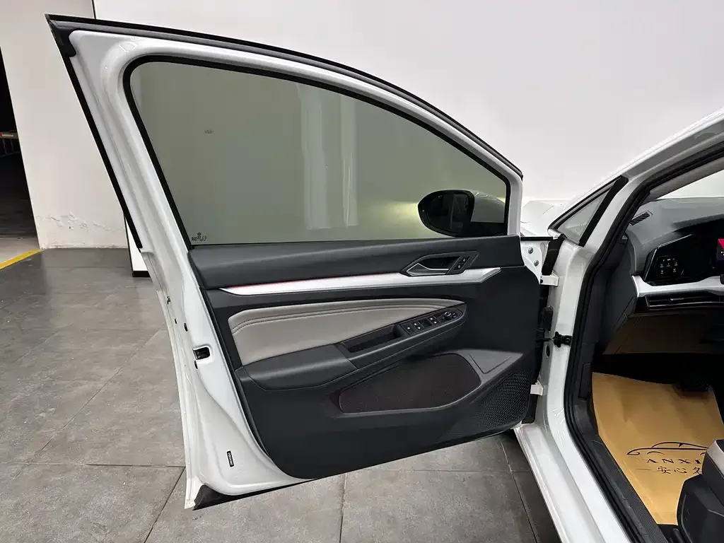 Volkswagen Golf 2021 из CN, фото 3