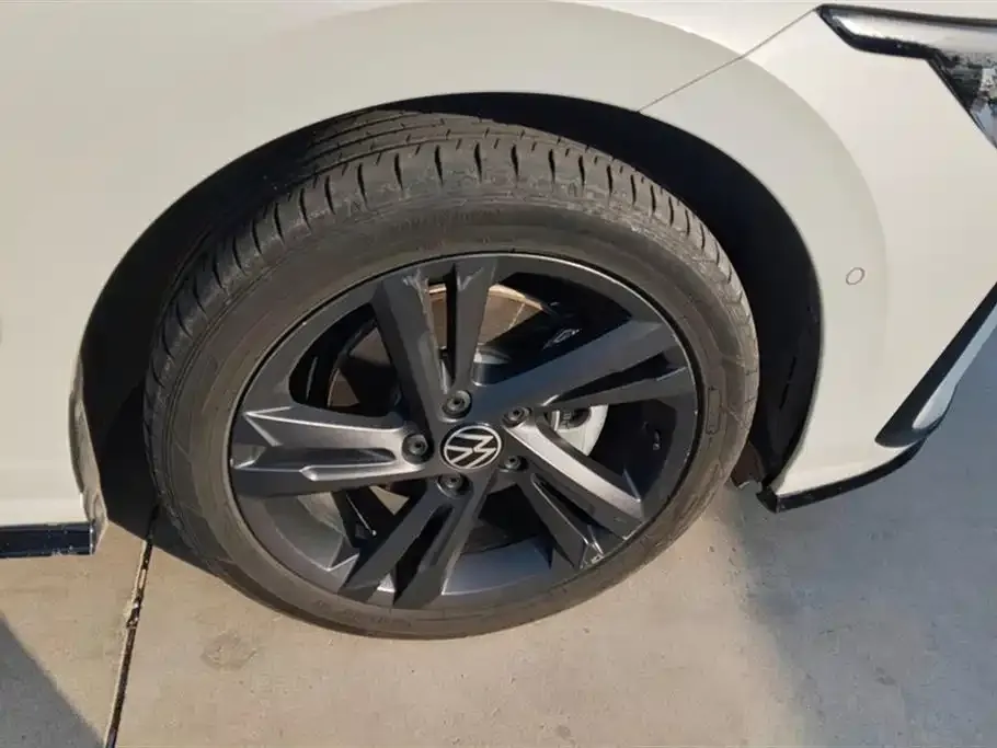 Volkswagen Golf 2023 из CN, фото 4