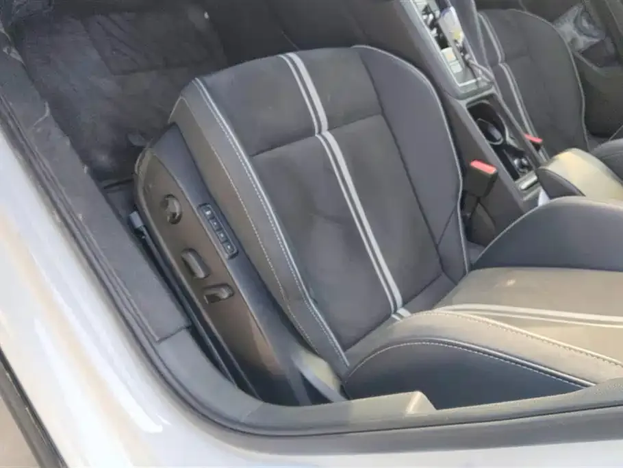 Volkswagen Golf 2023 из CN, фото 7