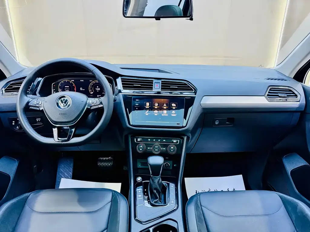 Volkswagen Tiguan L — фото 2