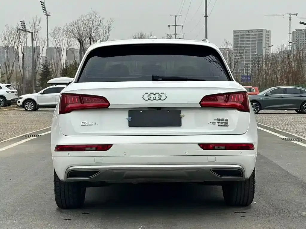 Audi Q5L — фото 3