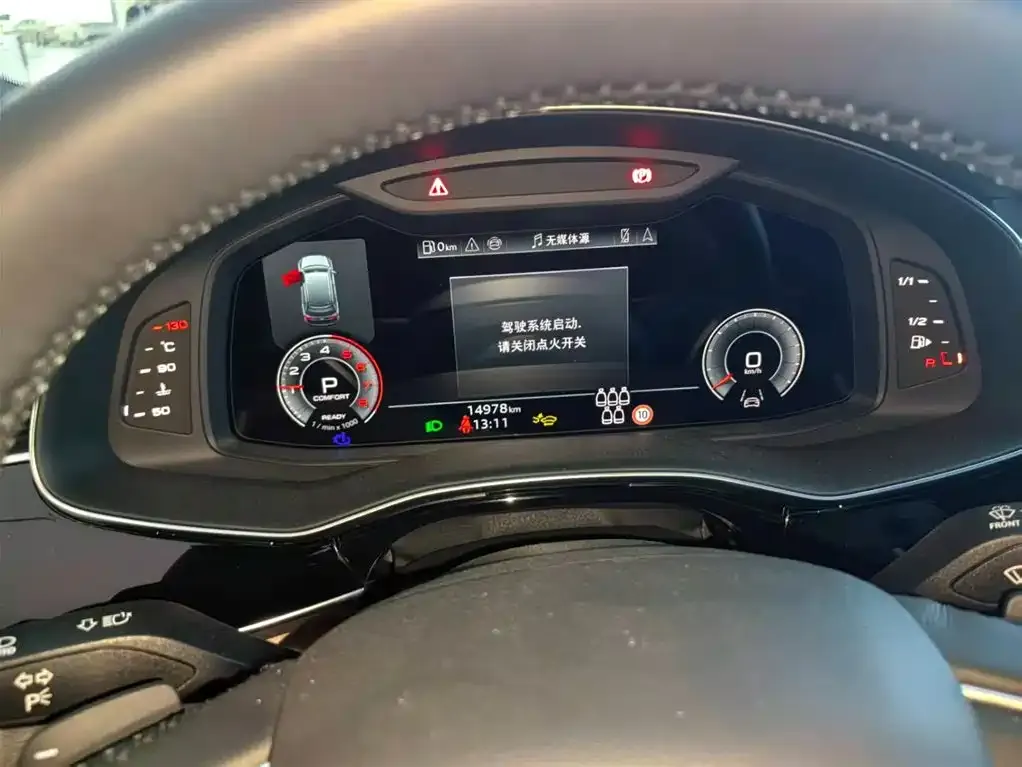 Audi Q7 2025 из CN, фото 4