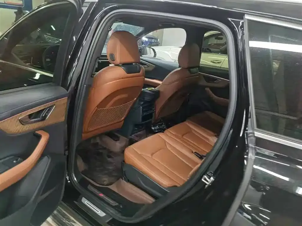 Audi Q7 2025 из CN, фото 6