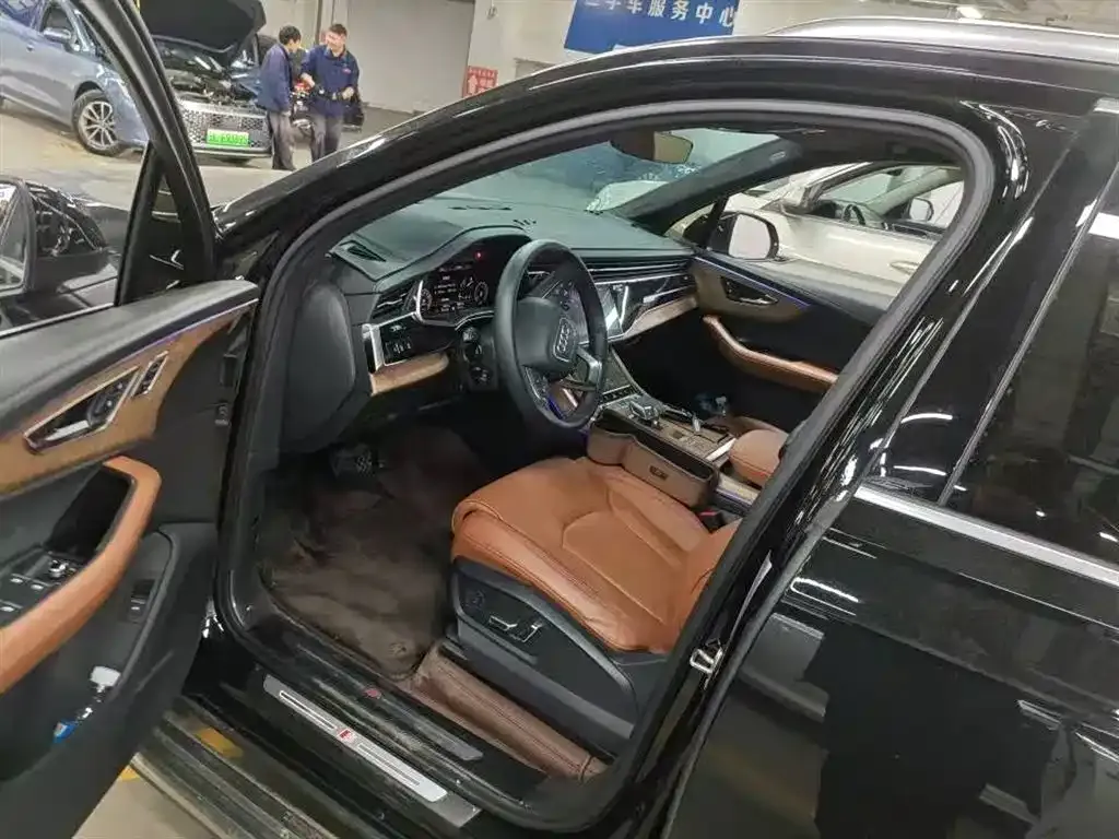 Audi Q7 2025 из CN, фото 7