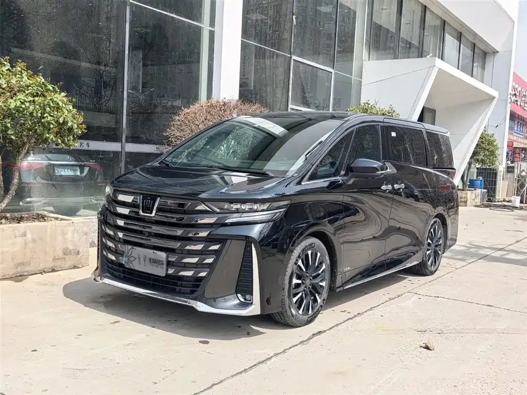 Toyota Vellfire — фото 1