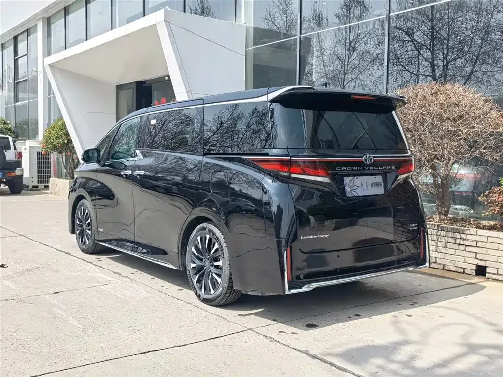 Toyota Vellfire — фото 8