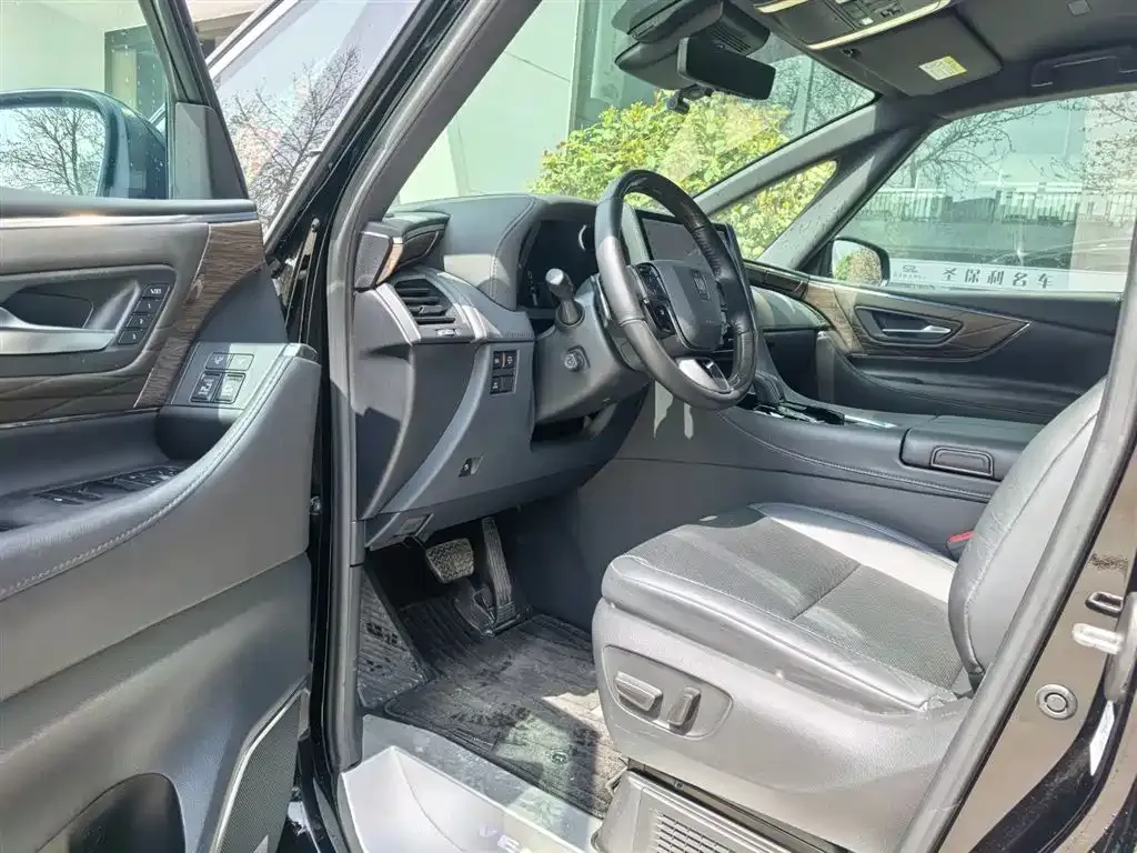 Toyota Vellfire — фото 5