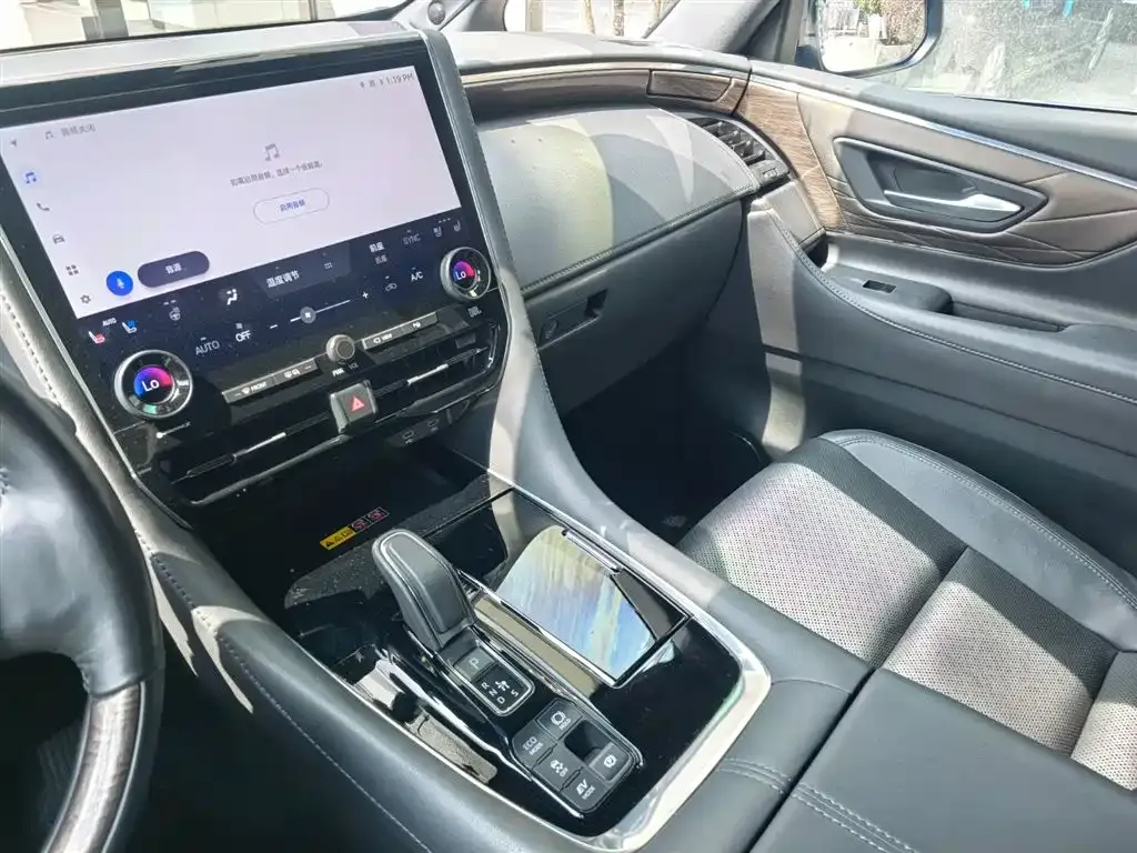 Toyota Vellfire — фото 3