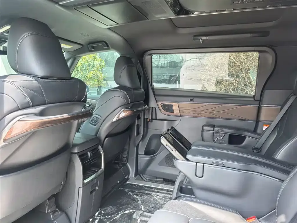 Toyota Vellfire — фото 4