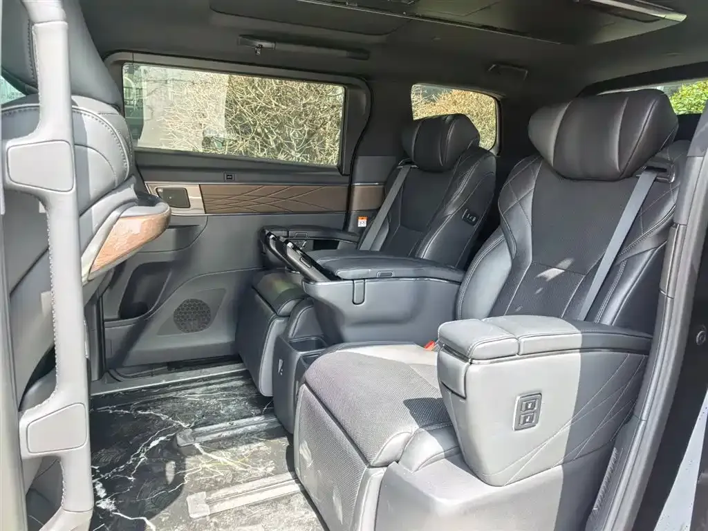 Toyota Vellfire — фото 6