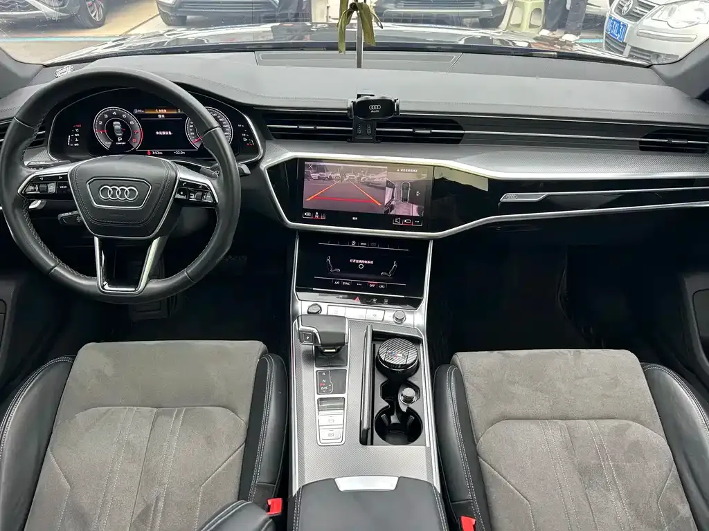 Audi A6L — фото 10