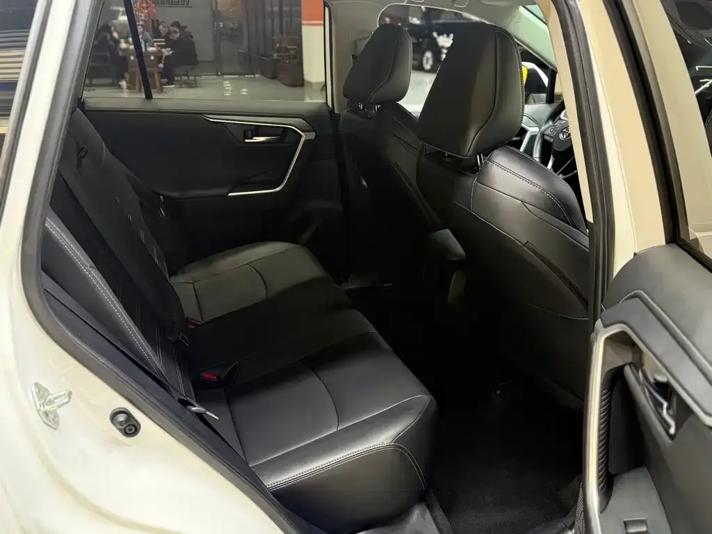 Toyota Wildlander 2023 из CN, фото 3
