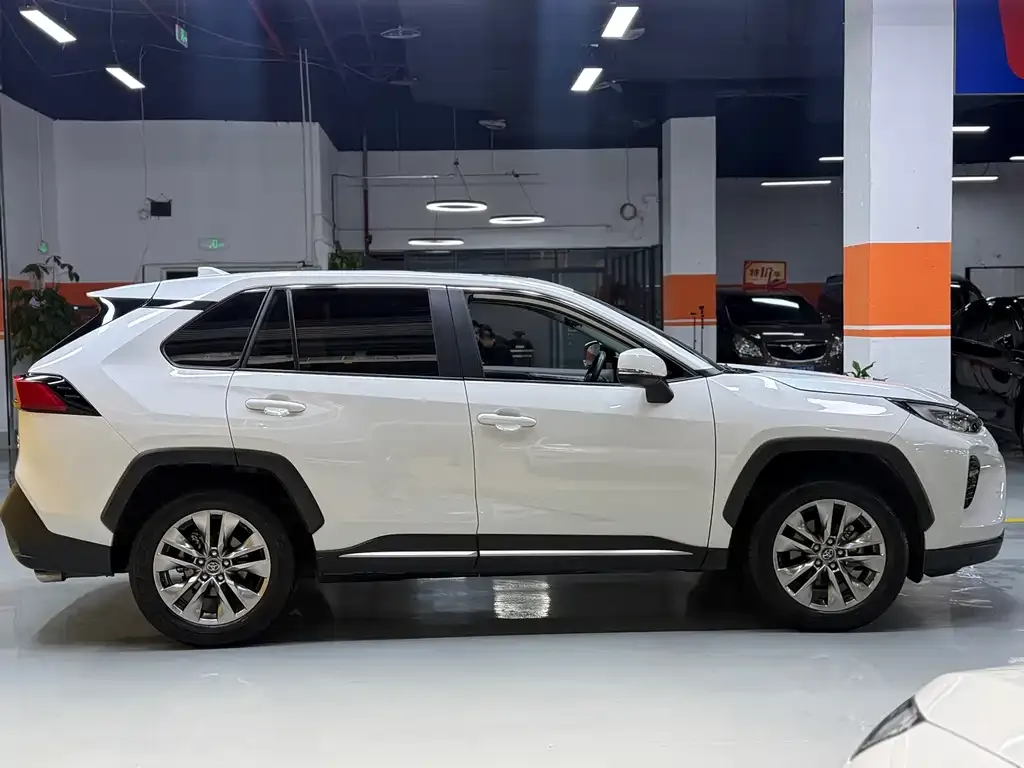 Toyota Wildlander 2023 из CN, фото 5