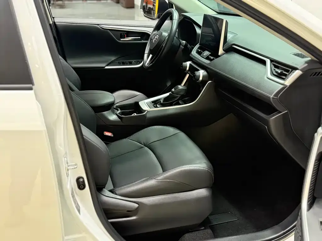 Toyota Wildlander 2023 из CN, фото 8