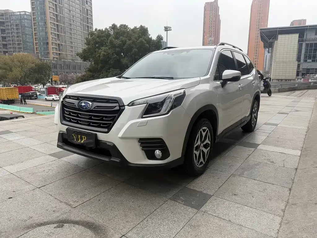 Subaru Forester — фото 1