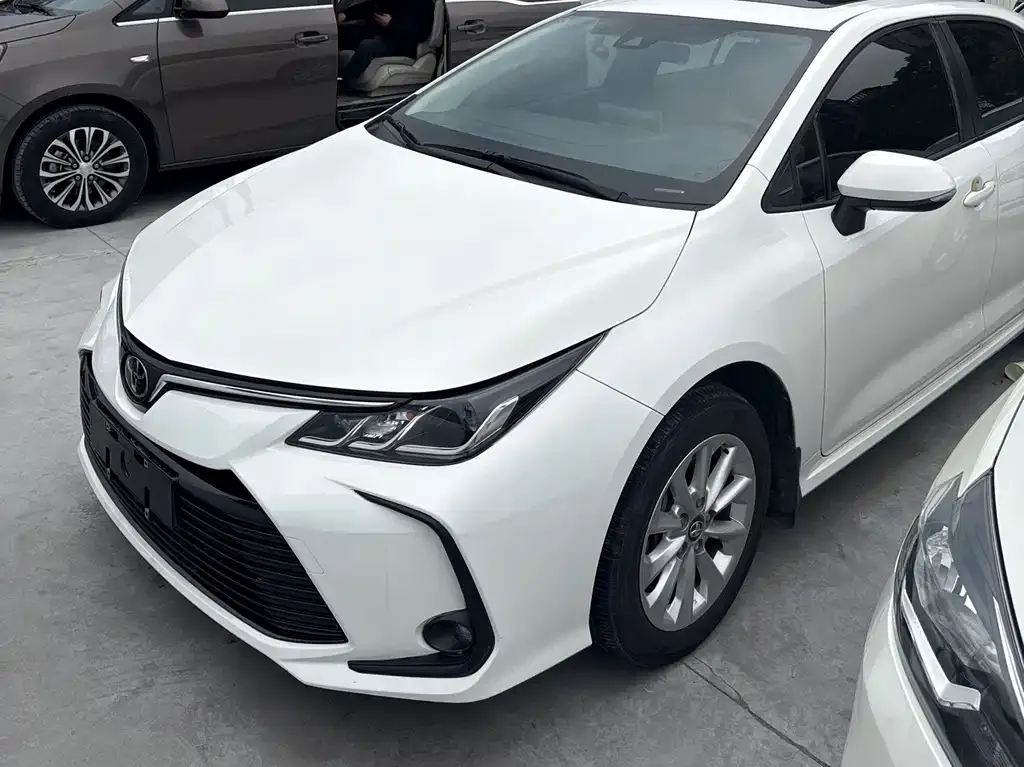 Toyota Corolla — фото 1