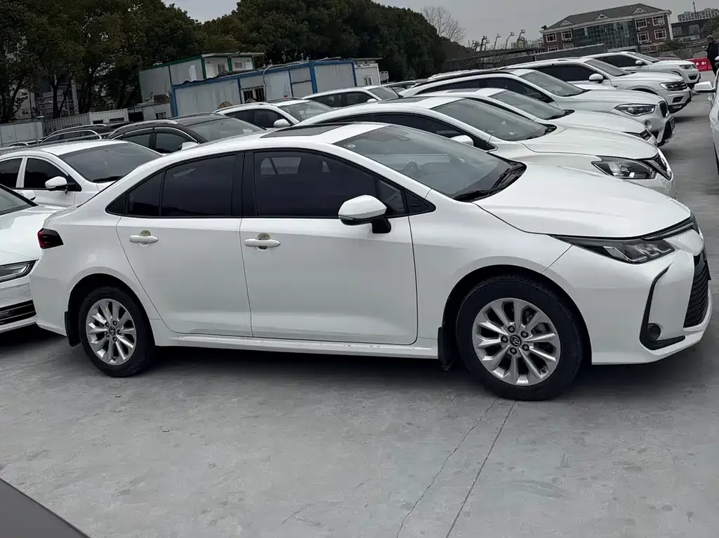 Toyota Corolla — фото 9