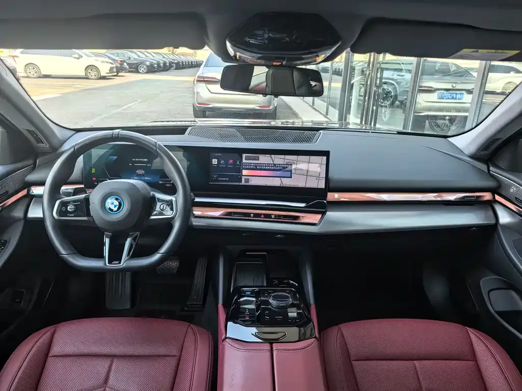 BMW i5 — фото 3