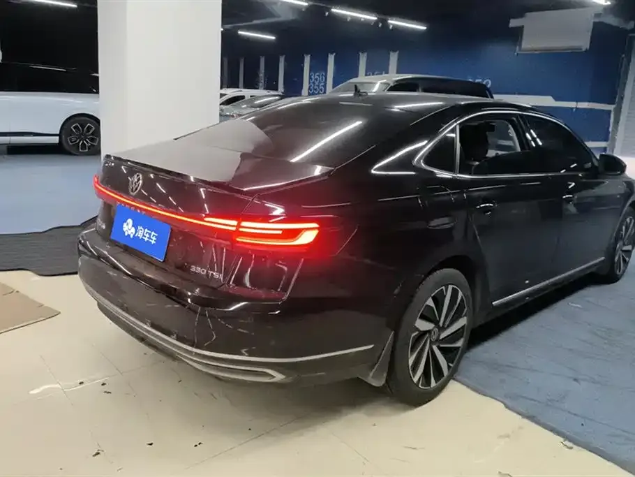Volkswagen Passat — фото 8