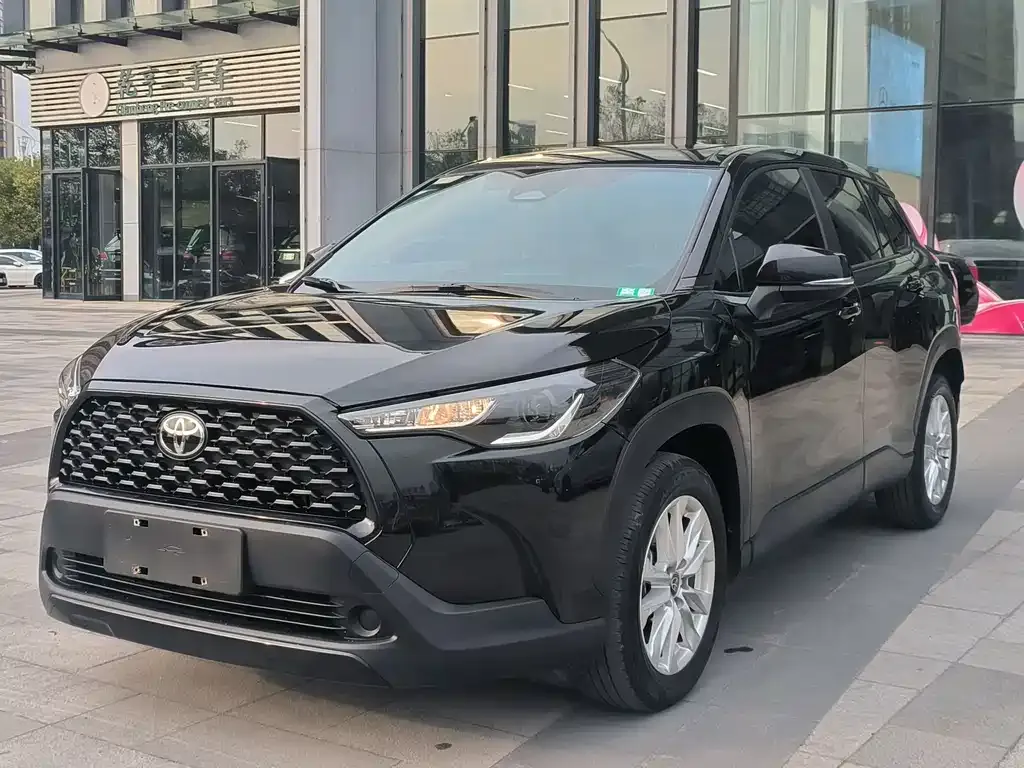 Toyota Corolla Cross — фото 1